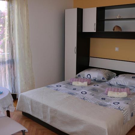 Apartments Milatic Jelsa  Kültér fotó