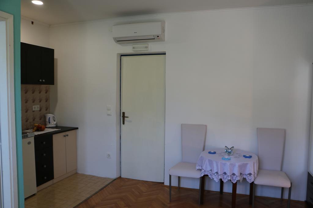Apartments Milatic Jelsa  Kültér fotó