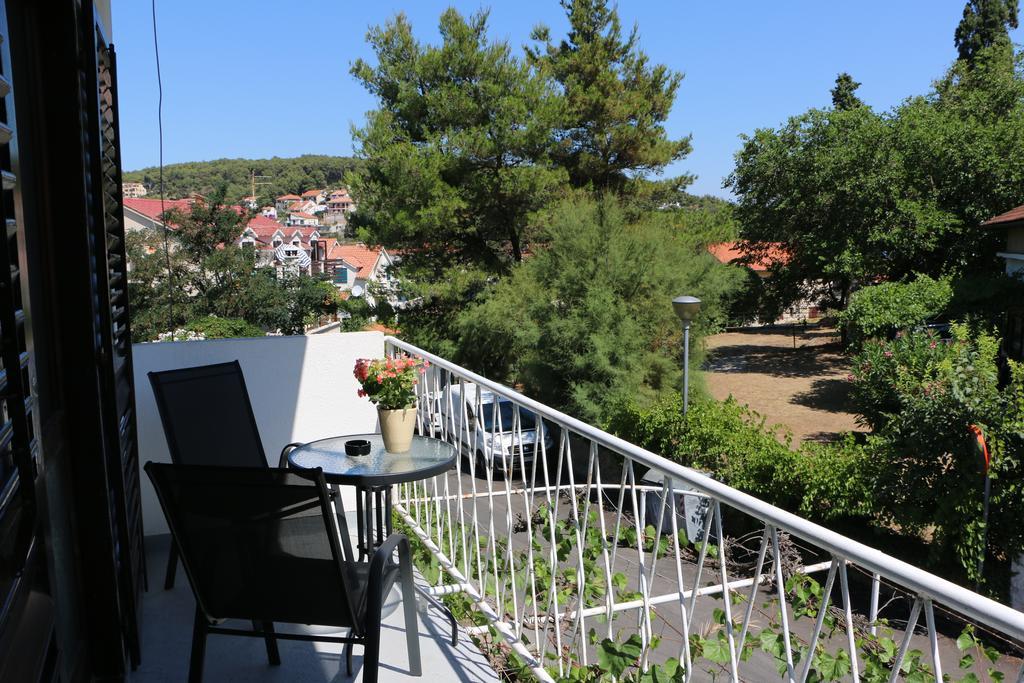 Apartments Milatic Jelsa  Kültér fotó
