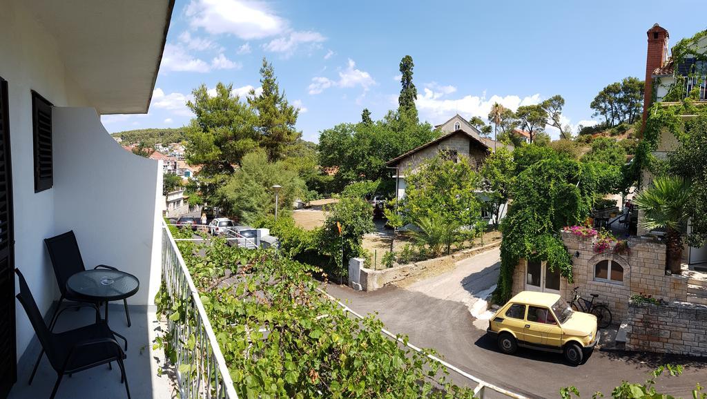 Apartments Milatic Jelsa  Kültér fotó